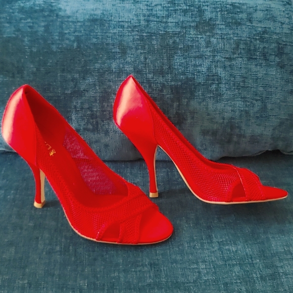 JLo shoes - Picture 3 of 5